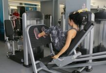 trening na siłowni na nogi