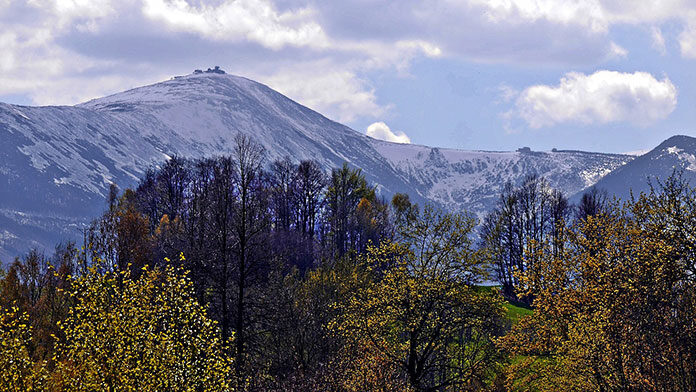 krkonose-giant-mountains-3783431_1280 Ciekawe szlaki na Śnieżkę