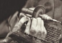 Co trzeba zrobić żeby zostać jubilerem? Co trzeba zrobić żeby zostać jubilerem?