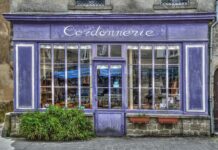 Czy szewc naprawia zdarty obcas?