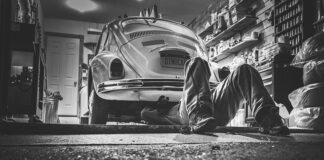 Ile zarabia mechanik w Porsche?