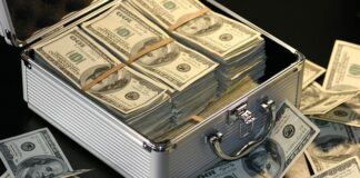 Ile zarabia dyrektor szkoły na rękę? Ile zarabia dyrektor szkoły na rękę?