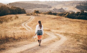 Czy kowbojki damskie pasują do sukienki? Kowbojki damskie