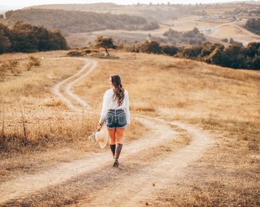 Czy kowbojki damskie pasują do sukienki? Kowbojki damskie